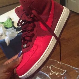 Red and Burgundy AiR Force One’s